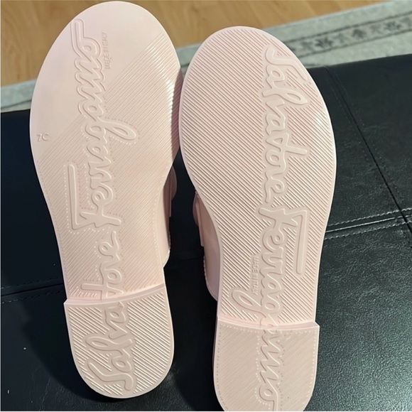 Salvatore Ferragamo Taryn Slide Sandals Pink Lemonade
New in box size 7 - Picture 6 of 7